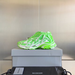 Green balenciaga runners hotsell