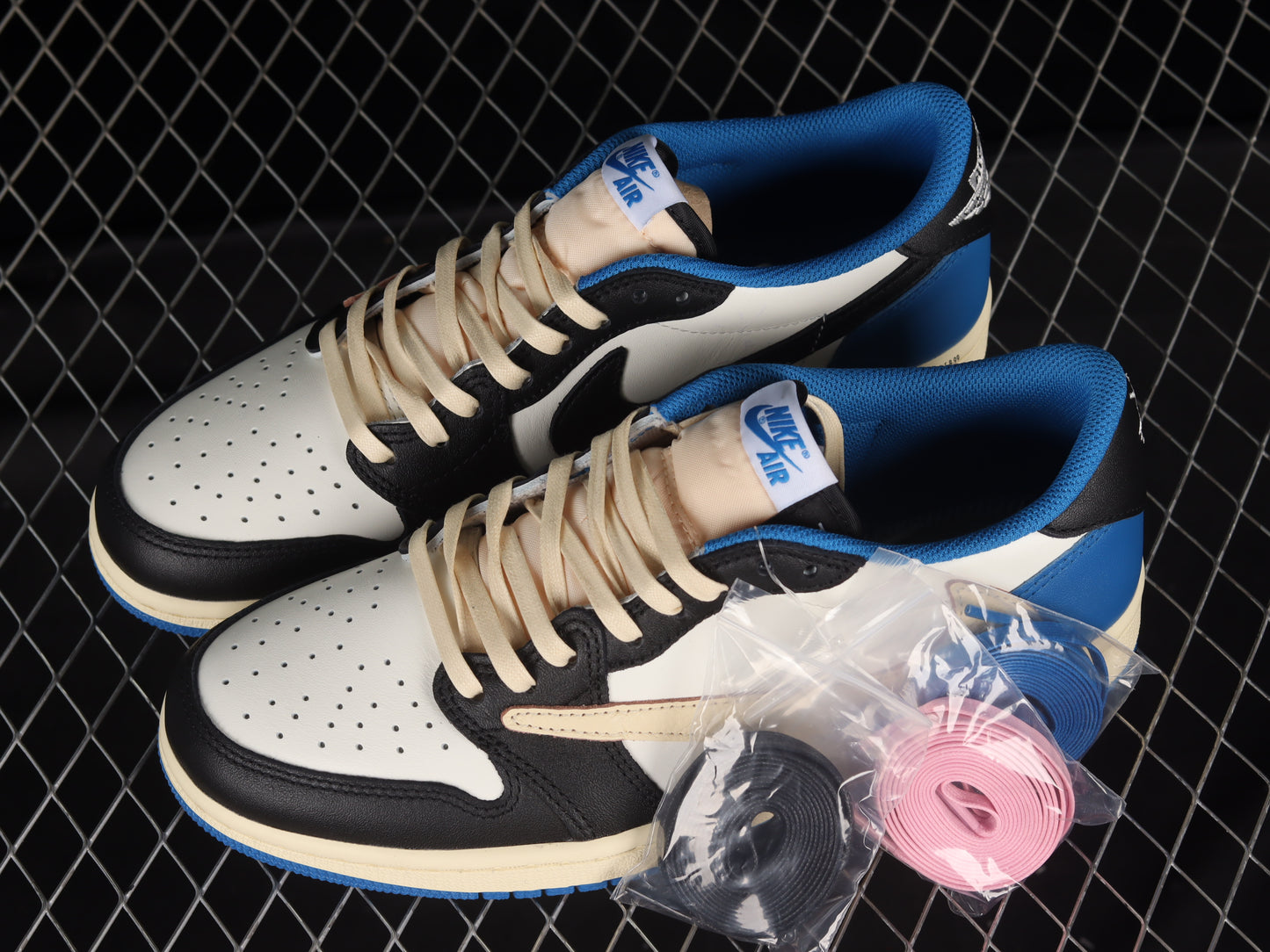 Jordan 1 low Fragment Travis Scott