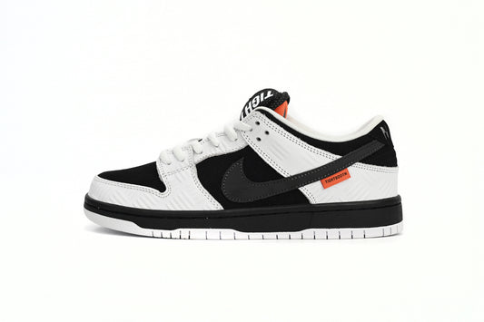 Nike SB Dunk Low TIGHTBOOTH