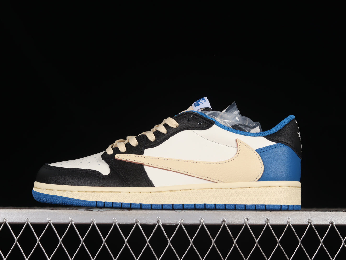 Jordan 1 low Fragment Travis Scott