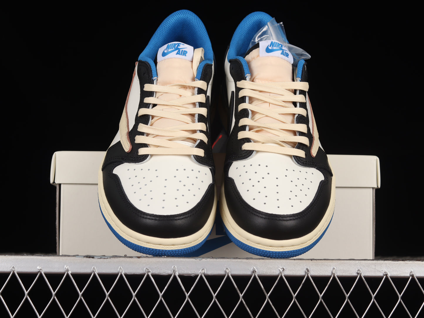 Jordan 1 low Fragment Travis Scott