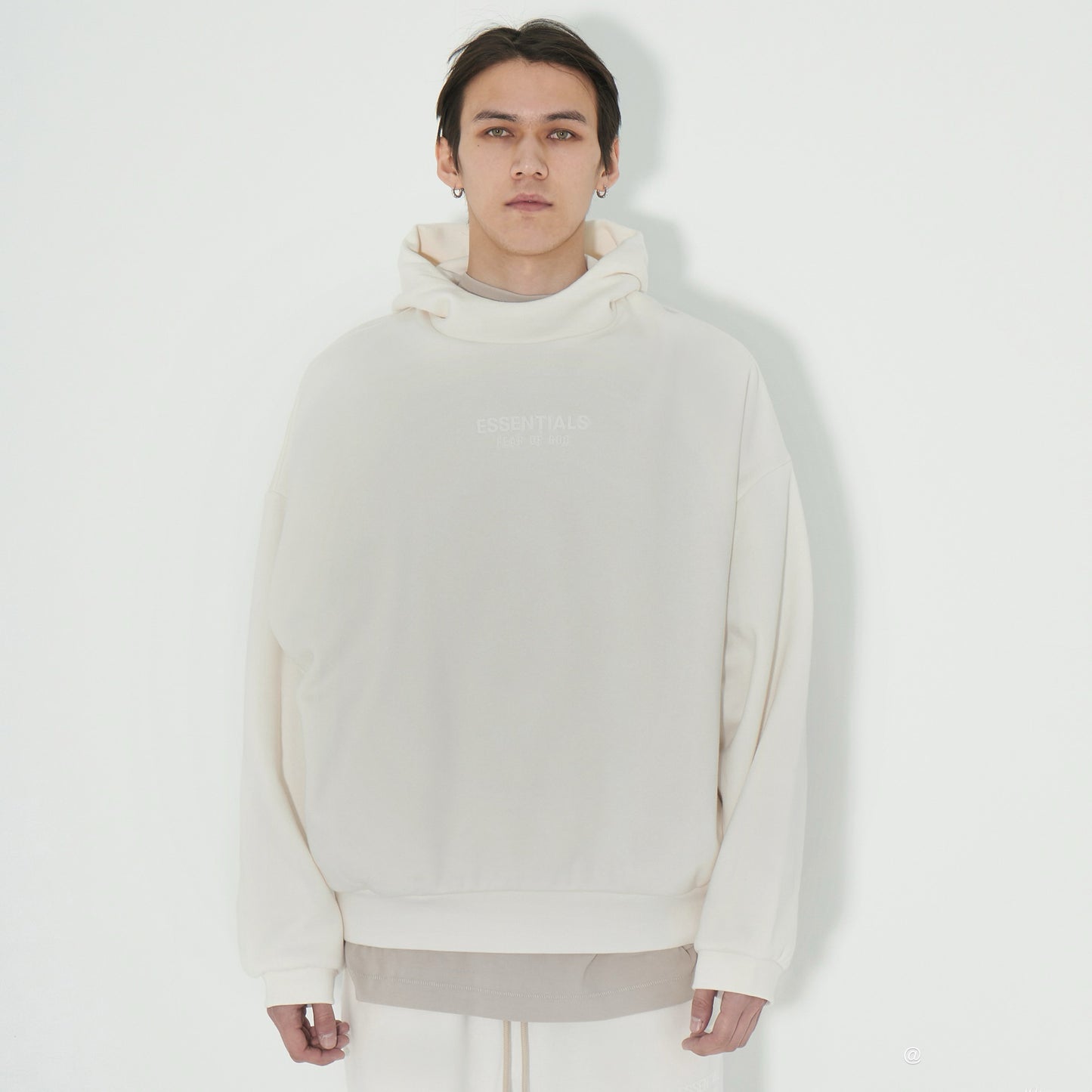 Sudadera ESSENTIALS Future Neck white