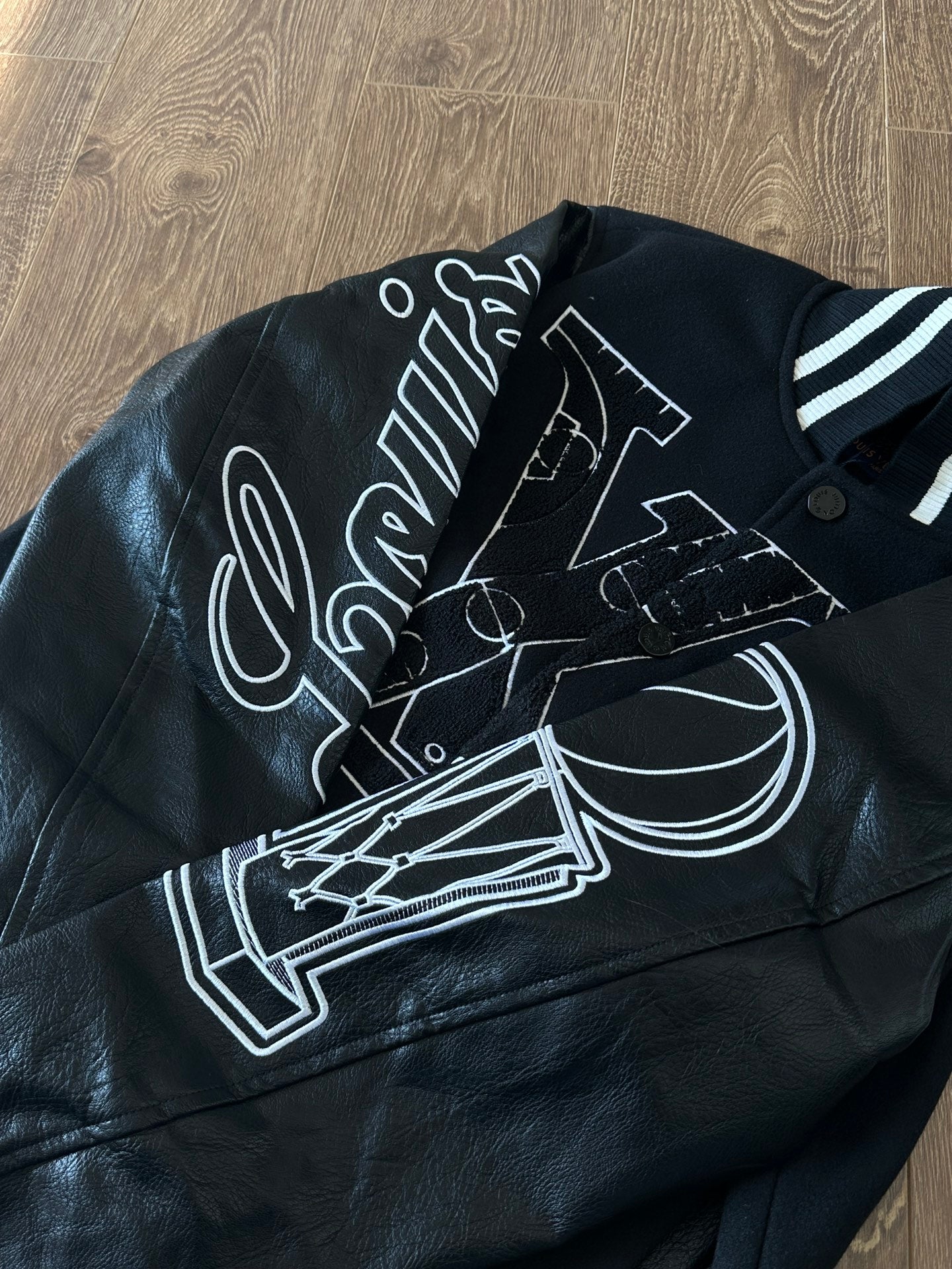 Chaqueta Universitaria Louis Vuitton  NBA