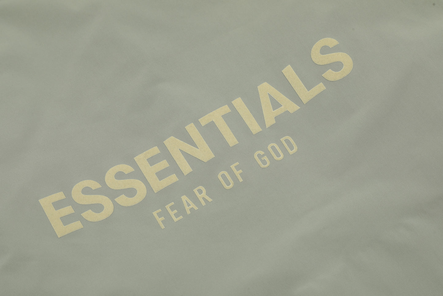 Chaqueta FEAR OF GOD ESSENTIALS Back