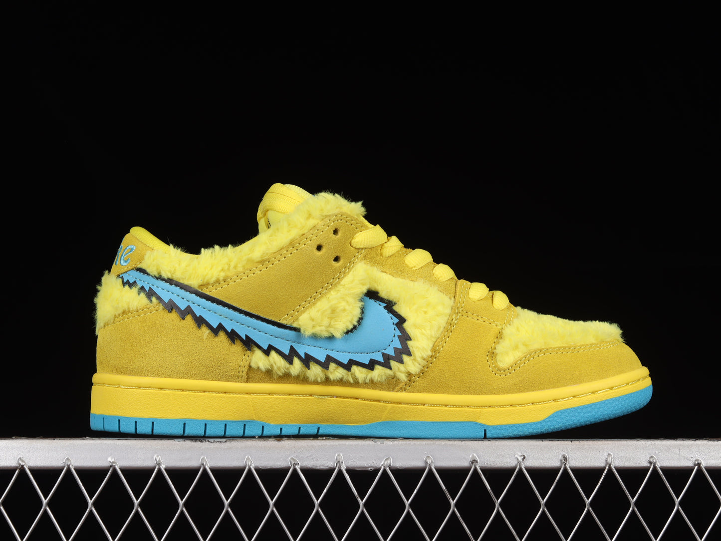 Nike SB Dunk Low Grateful Dead  Yellow Bears