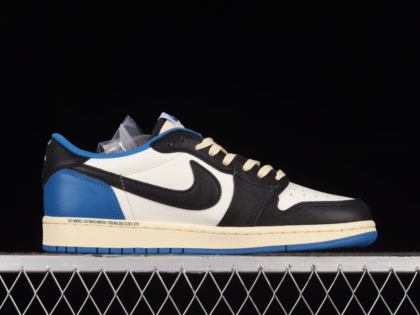 Jordan 1 low Fragment Travis Scott