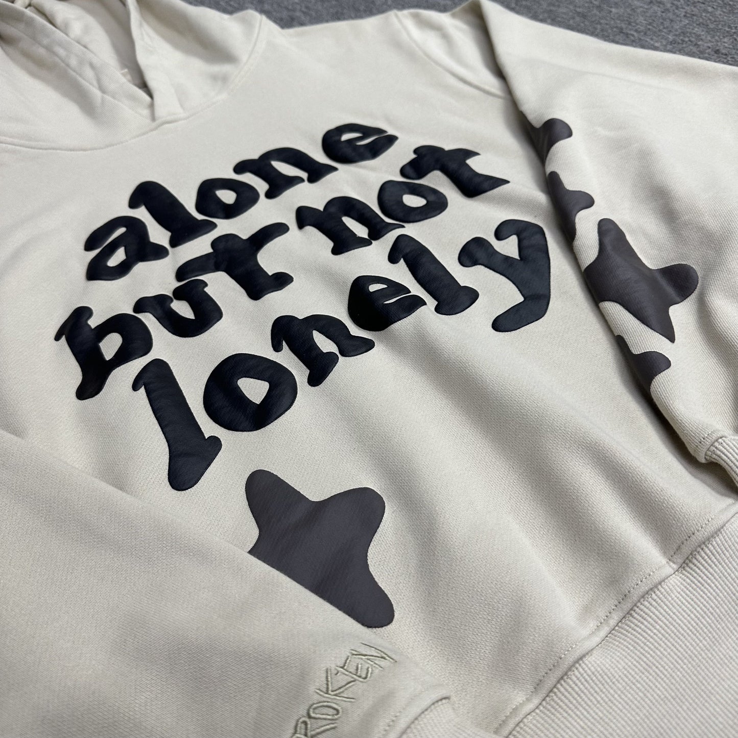 Sudadera Broken Planets "Alone but not Lonely"