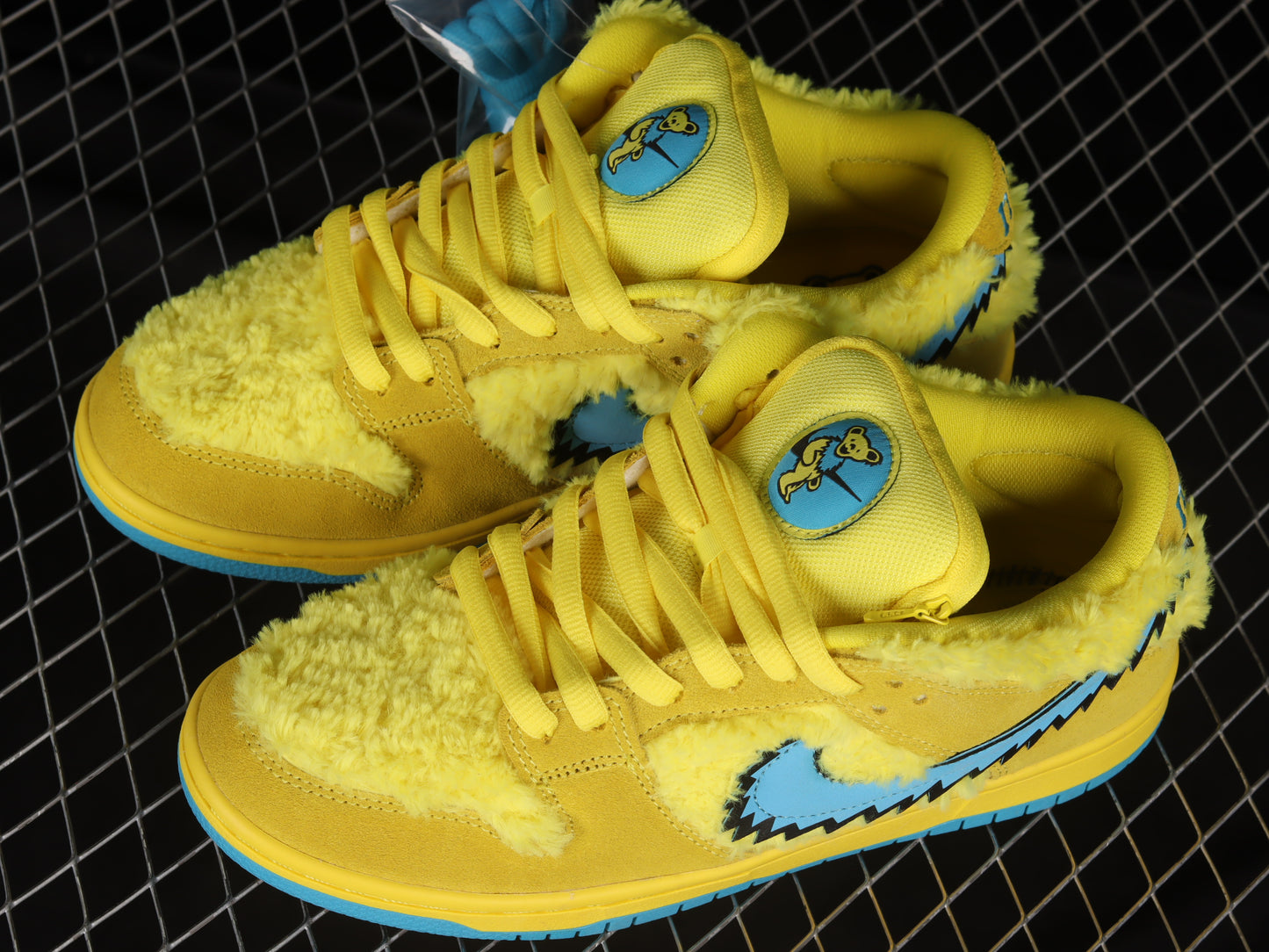 Nike SB Dunk Low Grateful Dead  Yellow Bears