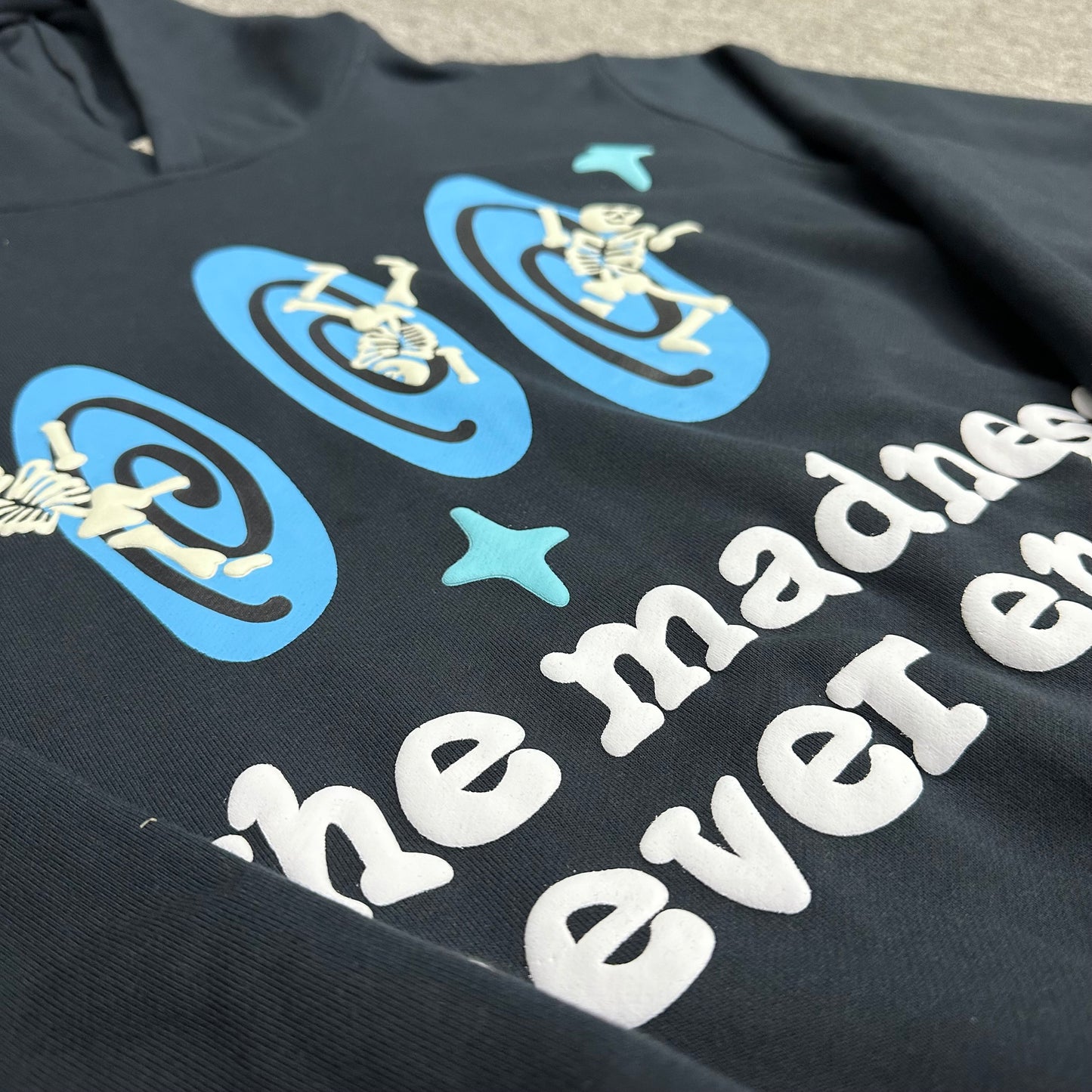 Sudadera Broken Planets "The madness never ends"