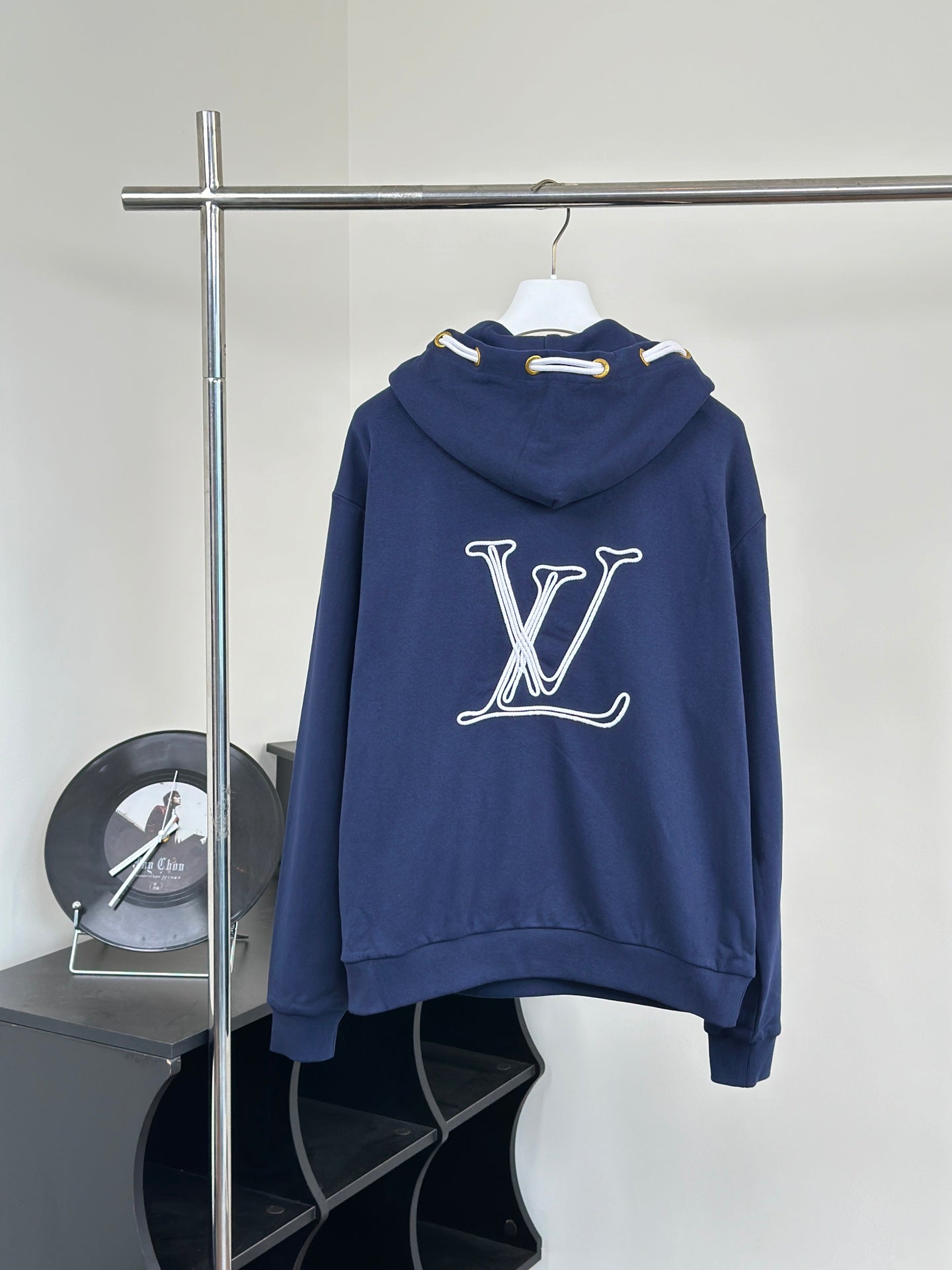 Sudadera Louis Vuitton italics Letters