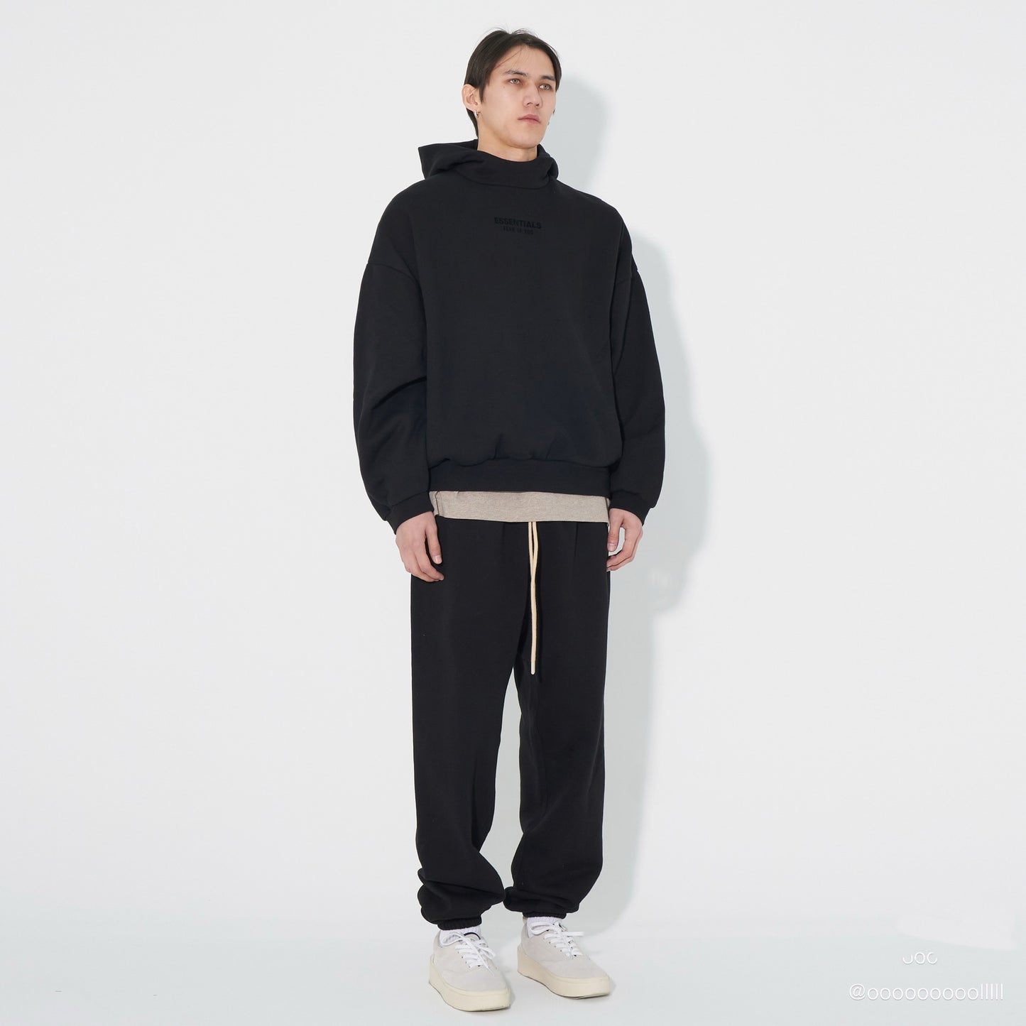 Sudadera ESSENTIALS Future Neck Black