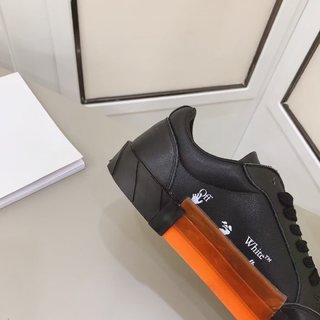 OFF-WHITE vulcnized low TOTAL BLACK