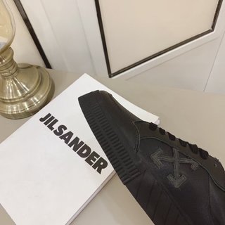 OFF-WHITE vulcnized low TOTAL BLACK