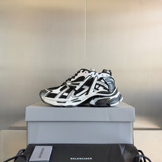 Balenciaga runner white black white